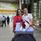 Nathalia Espinoza fue a recibir 

a su novio cubano, al aeropuerto