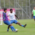 Justin Cuero (d) se perfila como titular en el ataque de la Tri sub-23, en busca de la clasificación a París 2024.