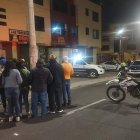 Vecinos del inmueble de la avenida Los Chasquis y calle Blanca Ron no comprendían lo ocurrido.