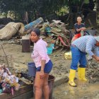Decenas de familiares enfrentan la dura tarea de recuperarse después de la tragedia.