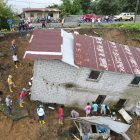 Se registró un deslizamiento, provocado por las lluvias en Esmeraldas.