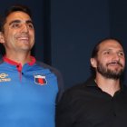 El entrenador Martín Mandra (i) junto a José Pardo (d), quien fue presidente de los chullas por cerca de cuatro meses.