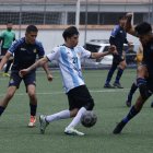 Los jugadores de Real Sociedad Junior (azul) no paraban de correr en el duelo ante Argentina.
