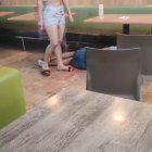 El crimen se registró dentro de un local de comidas.