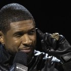 Usher, la estrella del medio tiempo del Super Bowl.