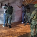 Ciudadanos irrespetando el toque de queda