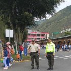 Una  niña falleció al caer por un mirador en Baños.