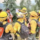 Bomberos ecuatorianos viajaron a Chile para ayudar en la emergencia.