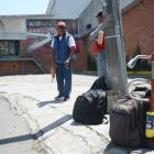 Las  mochilas  y los  tubos con grifos  son característicos para que identifiquen sus servicios.