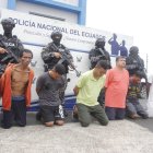 A los detenidos se les encontró varias evidencias, como armas y drogas.