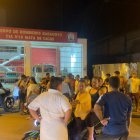 Llevaron el cuerpo hasta el Cuerpo de Bomberos, pero tras confirmarse su fallecimiento llevaron el cadáver a casa para el velatorio.