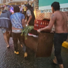 Afectados alcanzaron a salvar algunas de sus pertenencias.