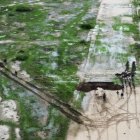 En una de las fotos se observa una zona árida, similar a una calle de tierra.