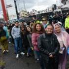 Ni la lluvia detuvo a los fans de Luis Miguel.