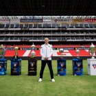 Esteban Paz rodeado de los trofeos que logró en su paso por Liga de Quito.