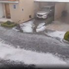 La granizada que se registró en Quito hizo que el hielo se acumule en vías, terrenos y vehículos.