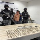 El supuesto integrante de Los Fatales fue encontrado con dosis de drogas y una pistola.