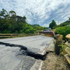 El puente del sector Lelia, en la vía Alóag - Santo Domingo se desplomó.