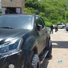 El vehículo en que se movilizaban los parientes quedó con las huellas de unos balazos.