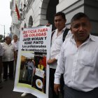 El plantón se realizó la mañana de este jueves 7 de marzo, en los bajos de la Gobernación del Guayas.