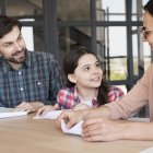 Utilice un vocabulario que su hija entienda.