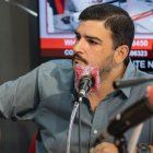 Aquiles Álvarez no se quedó con nada y hasta le dijo figuretis lamparosos a los que se trepan a la camioneta de Chito Vera.