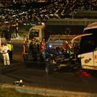 El auto llevó la peor parte en la Simón Bolívar.