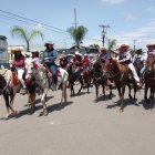 Féminas cabalgaron por el Día de la Mujer en Salitre.