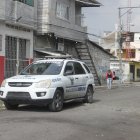 En el sitio del crimen, este martes una patrulla realizaba rondas de vigilancia.