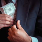 En Ecuador hay funcionarios que ganan más que el presidente.