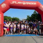 Varios de los deportistas que participaron de la jornada de atletismo y labor social.