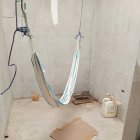 En esta pequeña habitación habrían mantenido en cautiverio al médico y su pariente.