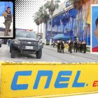 Policías de Criminalística recabaron indicios en el lugar de los hechos. El presunto delincuente fallecido llevaba doble vestimenta y usaba lentes.