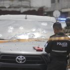 El carro quedó con más de 20 marcas de proyectiles de armas largas.