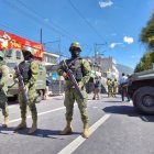 Personal de las Fuerzas Armadas custodia los exteriores del centro carcelario