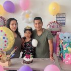 La amputación de su brazo no borró su alegría.