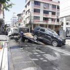 Uno de los dos vehículos quedó con más daños, pues se volcó luego del impacto.