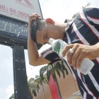 Los termómetros en la vía pública marcaron la altísima temperatura durante la mañana del domingo 17.
