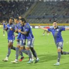Emelec festejó la victoria en el Atahualpa.