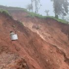 Entre los vecinos hacen mingas para ayudar a ir de un lado a otro con la olla.