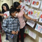 En el piso de nefrología, los pacientes hicieron una exposición sobre la prevención de las enfermedades renales.