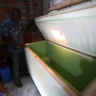 Yolin Ayoví lamenta que su congelador no funcione bien por los cortes de energía.