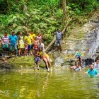 Familias acuden a disfrutar en este punto de la parroquia Daule.