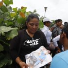 Marilú Barre muestra la fotografía del segundo de sus cinco hijos.