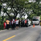 En el balde de una camioneta blanca quedó el cuerpo.