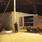 El adolescente agonizó por varios minutos en medio de la conmoción de los vecinos.