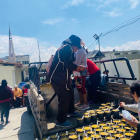 Para preparar la fanesca se unieron 20 voluntarios quienes cocinaron y regalaron el plato tradicional de Semana Santa. Foto Yadira Illescas