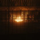 Internos han prendido fuego a colchones dentro del centro