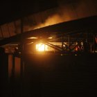 El fuego se podía ver desde los exteriores del centro