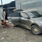 La Policía capturó a dos implicados junto al vehículo en el que se movilizaban y este sábado detuvieron a otro sospechoso.